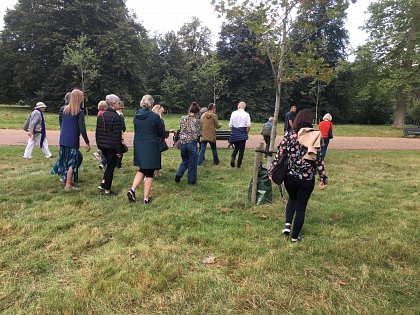 Pied Piper Greg sets off across Kensington gardens
